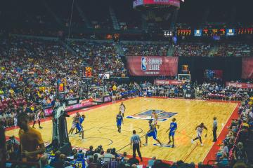 开云体育官网-库里49分导演东西对决！公牛逆转广东创经典