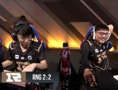 开云体育APP下载-RNG翻盘FPX，Oner团战一打五激烈交锋全球总决赛，留下经典瞬间