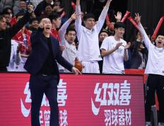 开云体育在线-青岛队接连取得胜利，展现出强大实力