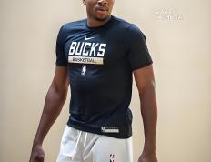 开云体育登录-雄鹿主帅赞扬字母哥，称其已经成长为超级球星