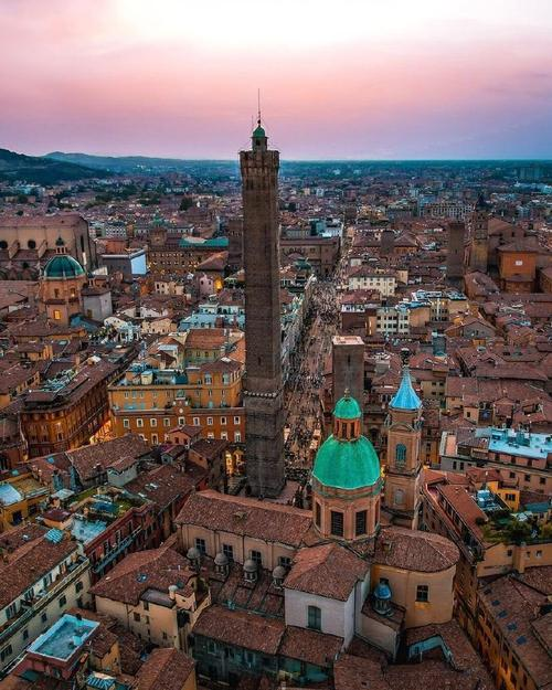 开云体育app-雷恩将与博洛尼亚交锋，硝烟四起