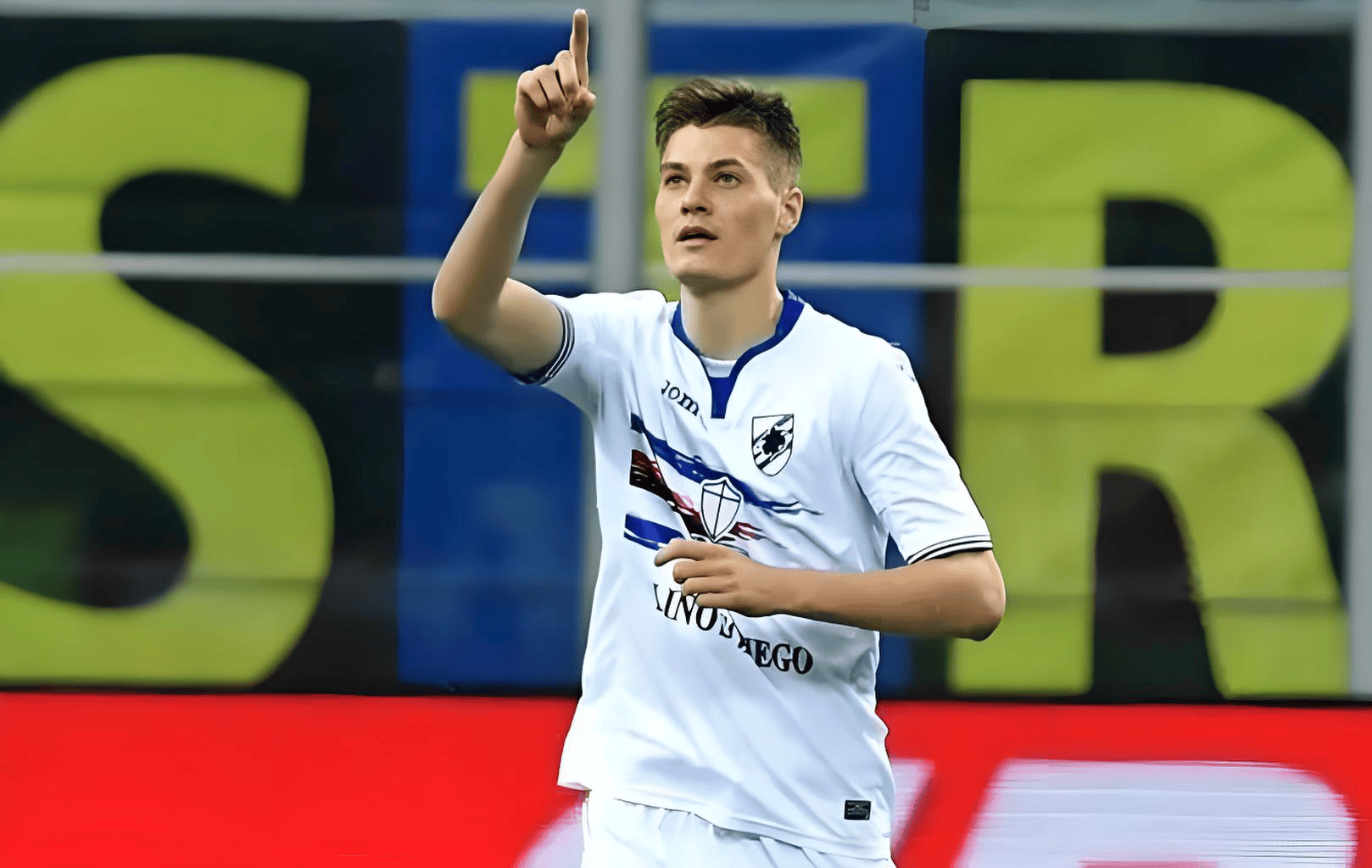 开云官网-德甲球队引进新赛季主力前锋，实力大增