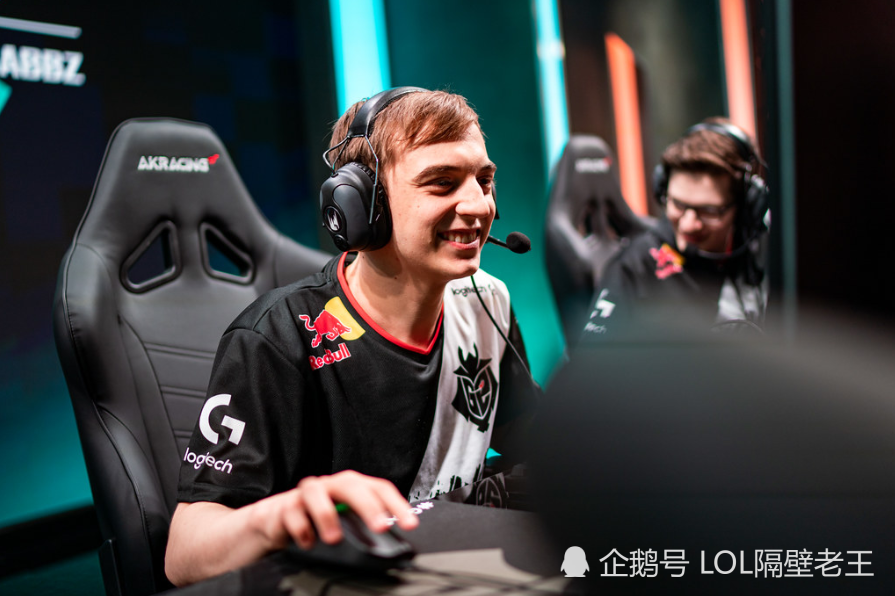 开云平台-FPX险胜GEN，Caps线上压制力十足激烈交锋四强赛，点燃全场激情