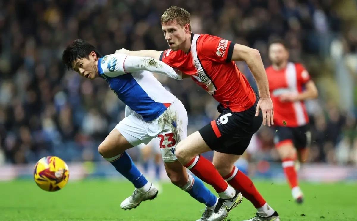 开云下载-伯恩利队惊险取胜，淘汰对手