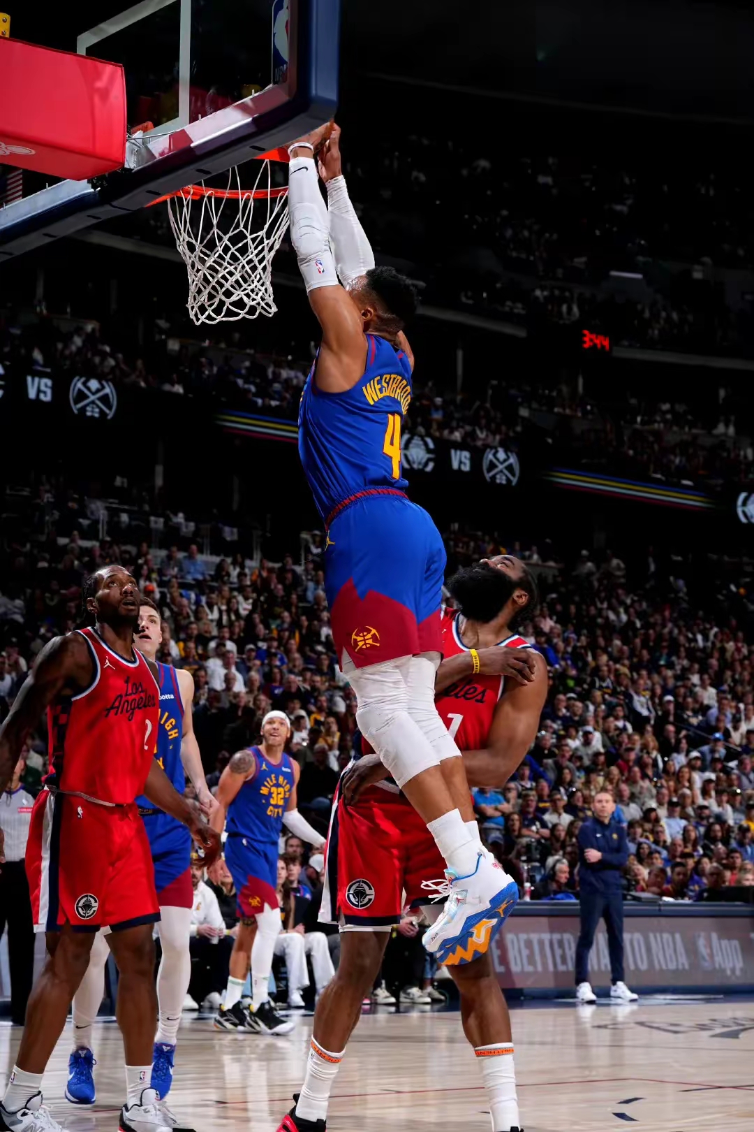 开云体育-快船战胜小牛，取得系列赛领先