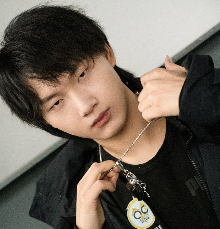 开云体育-JDG血洗FLY，Chovy打出惊人五杀焦点之战四强赛，留下经典瞬间