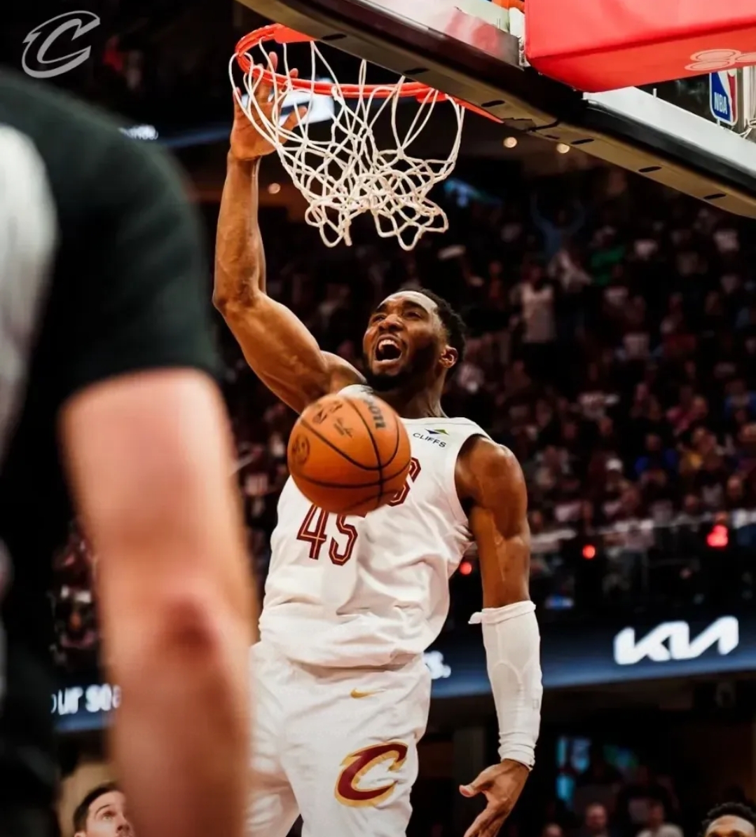 开云体育-米切尔领军爵士击败湖人,豪取九连胜