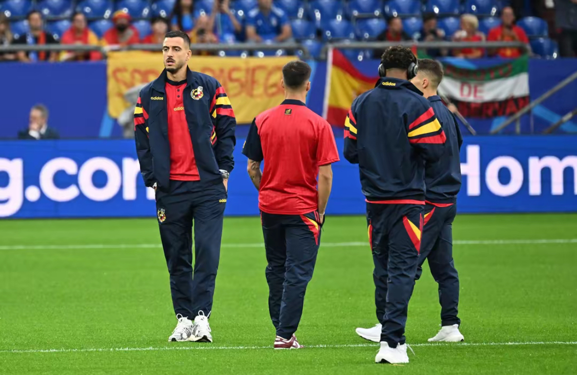 开云体育下载-替补出场！球队后备球员替补登场决定比赛