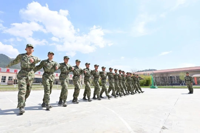 开云APP-包含火箭队员集体备战,全队斗志昂扬的词条