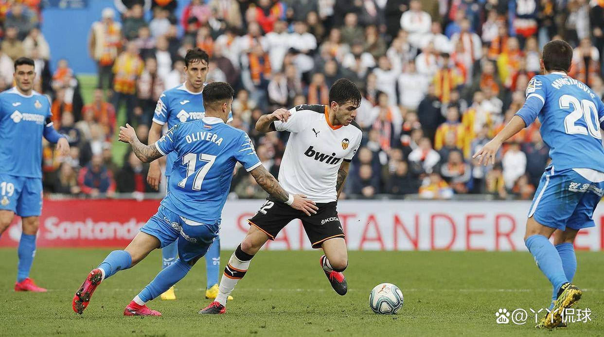 开云体育官网-瓦伦西亚主场轻松获胜,保持不败