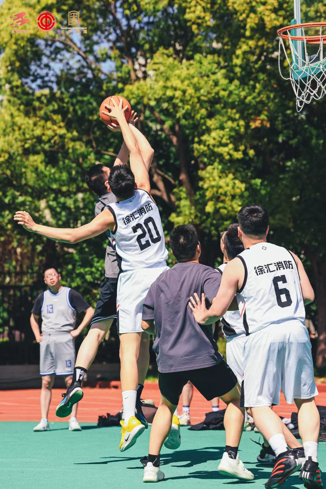 开云官网-包含激烈角逐中的职业篮球赛事令人瞩目的词条