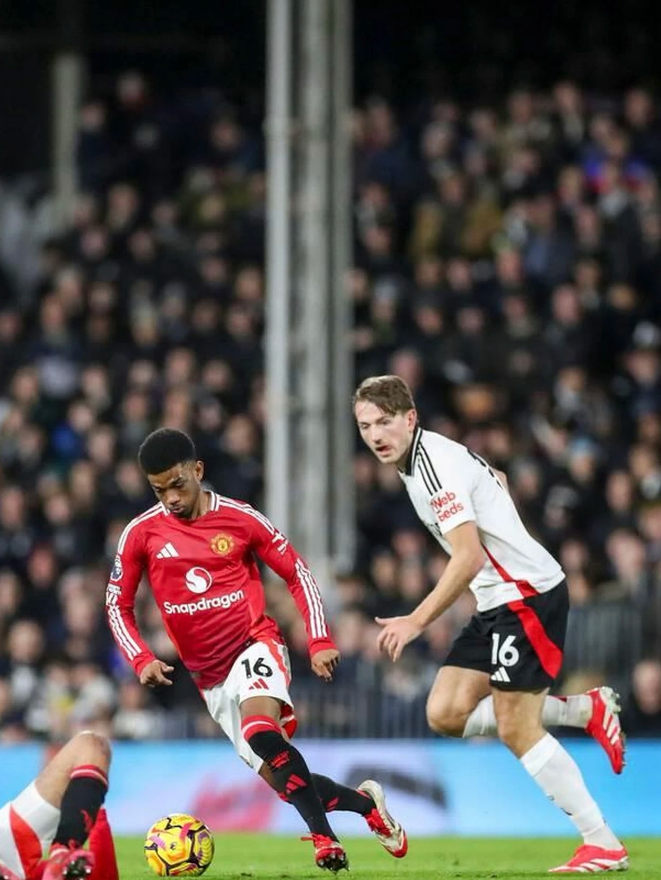 开云体育平台APP-曼联取得关键胜利,继续追赶争冠集团