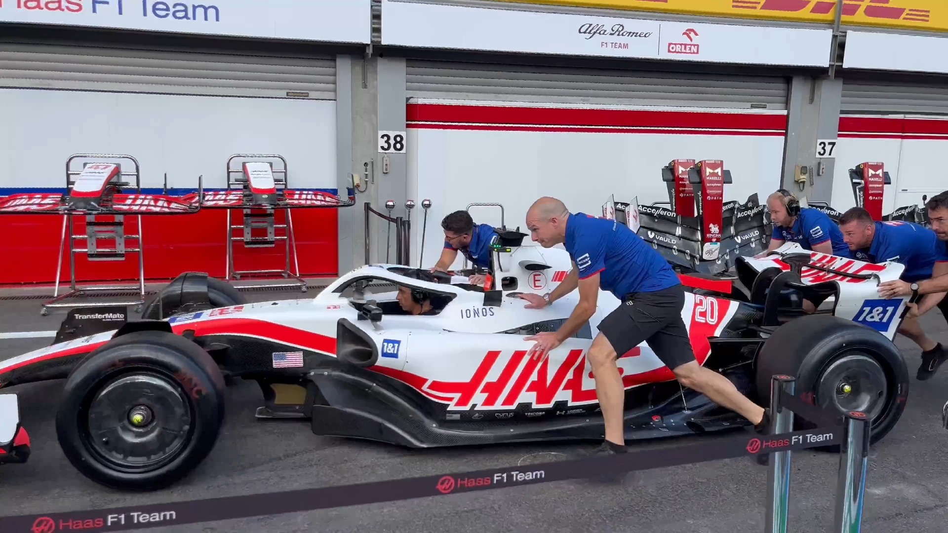 开云体育中国-关于雷诺车队碾压哈斯车队,皮亚斯特里统治全场的信息