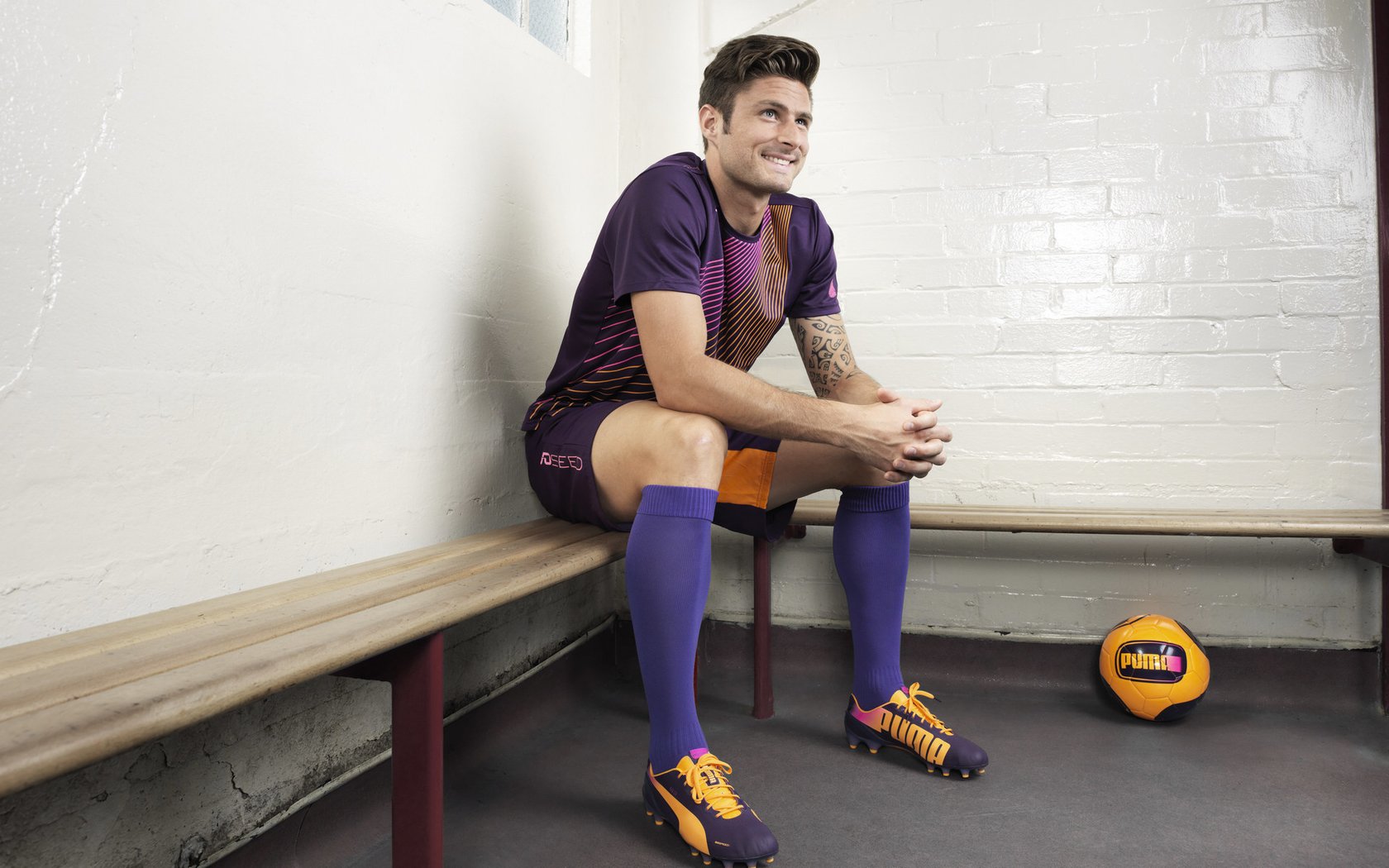 开云体育平台APP-白色子弹刺穿马赛铁幕，曼联晋级战背后的中卫反传统革命